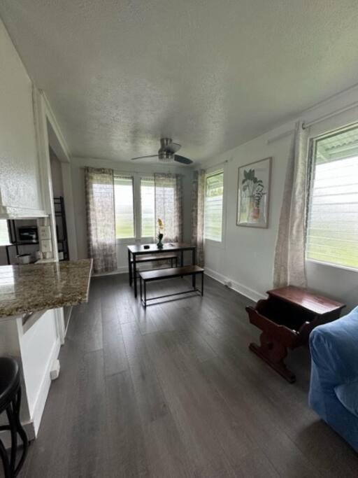 Cozy 2 Bedroom Near Volcano Park *
